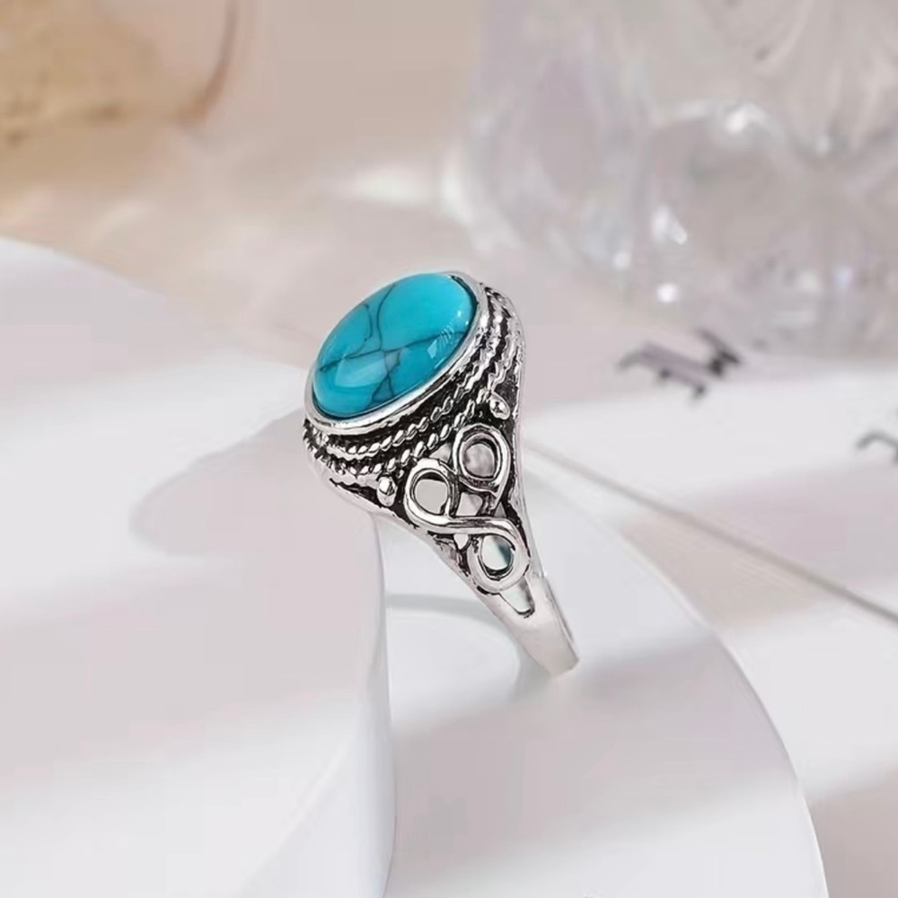 Size 7 Turquoise Statement Ring - Picture 2 of 5